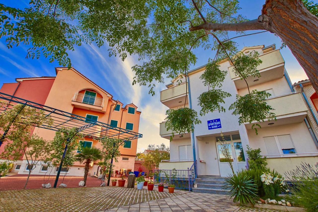 Hotel Pansion Hrga Vodice Exterior foto